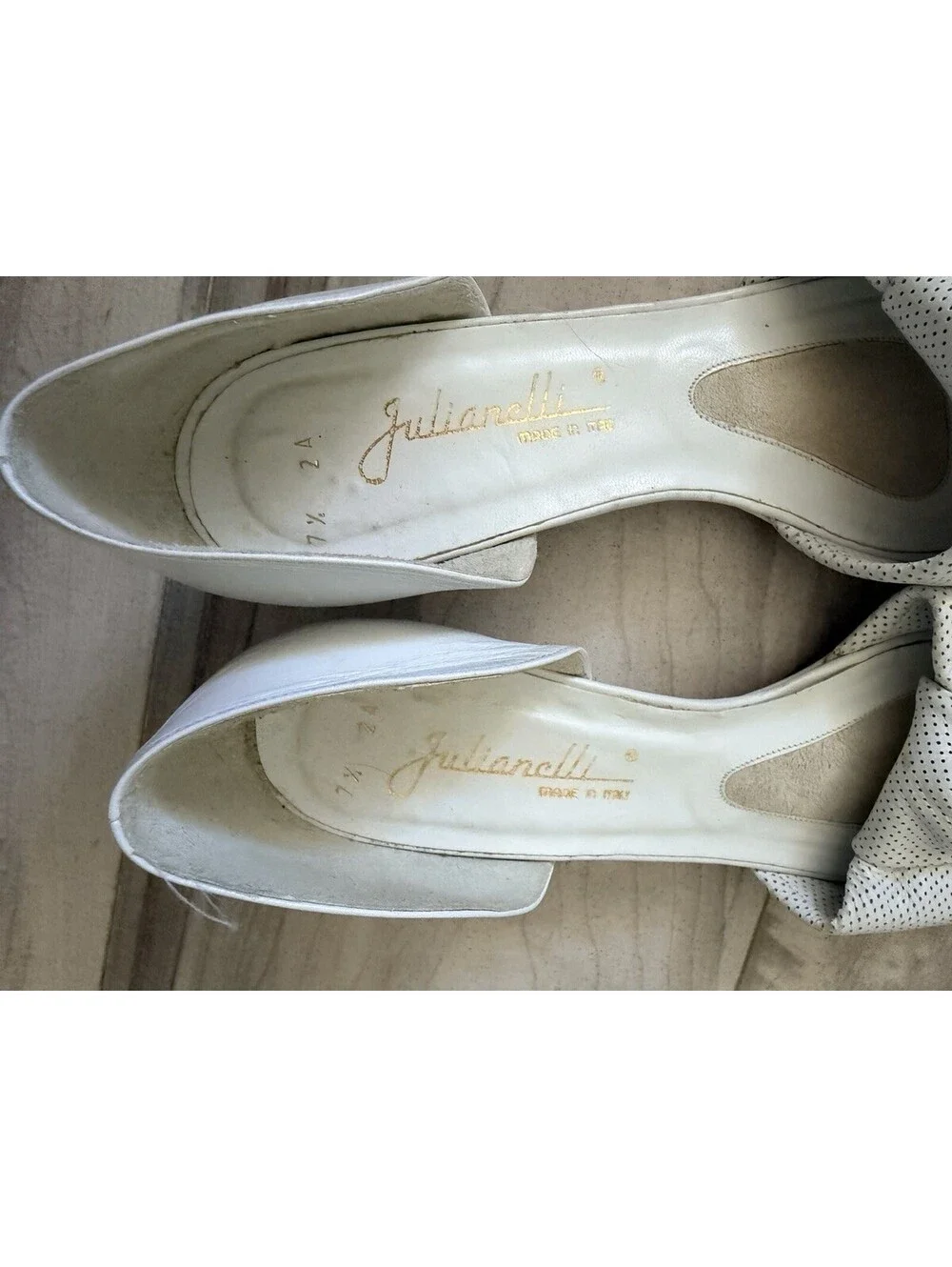 Julianelli Women's White leather Open toe Summer Sandals Low Heel Sz US 7 1/2 AA